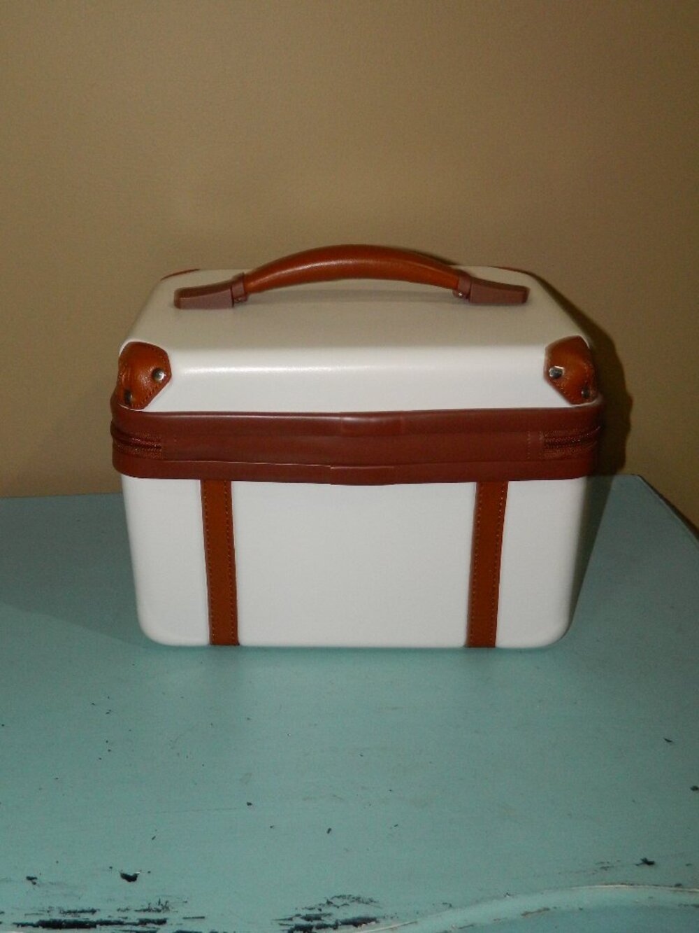 Mark & Graham Terminal 1 Cosmetic Case